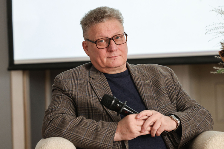 Искандер Измайлов к Международному женскому дню взглянул на события прошлых лет с точки зрения влияния цариц и дочерей ханов на политику, общественную, религиозную и культурную жизнь