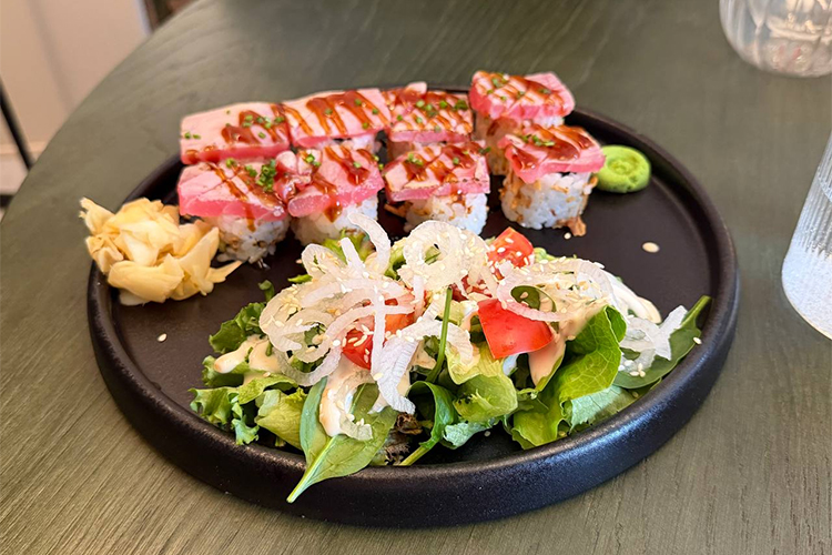 Ролл с тунцом гриль