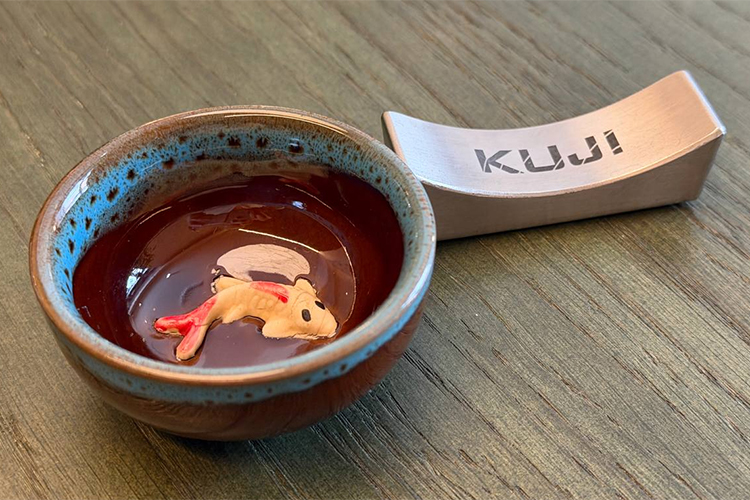 Соуснички с карпами умиляют &mdash; внутри каждой миниатюра фирменной рыбки