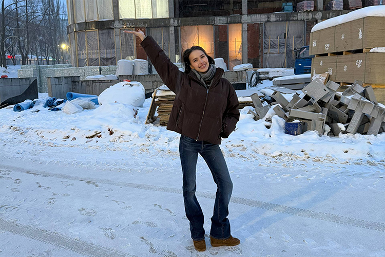 По словам собеседников, работы на объекте за 1,2 млрд рублей выполняет загадочное ООО «Три Строй»