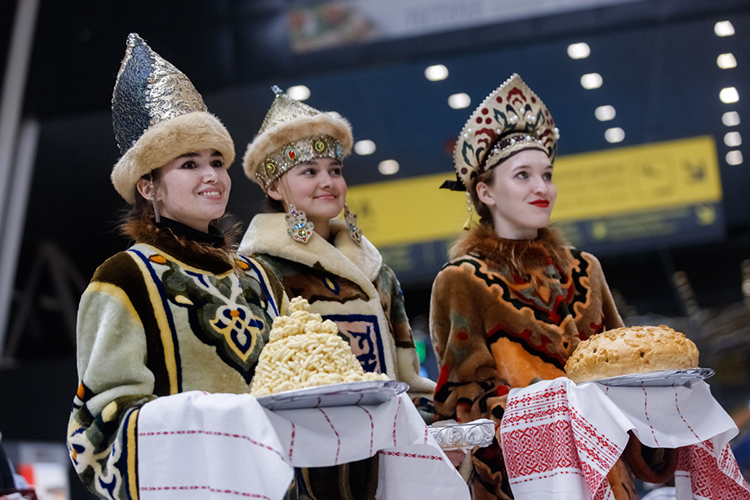 Визуальный образ встречи будет формировать группа из трех девушек с «презентабельной внешностью» и ростом не ниже 175 сантиметров