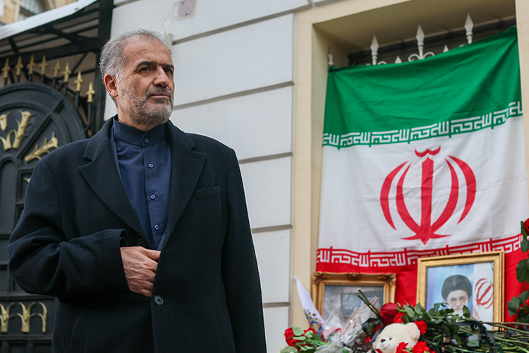 Посол Ирана в России Казем Джалали заявил, что Трамп не будет принимать участие в процессе избрания нового верховного лидера