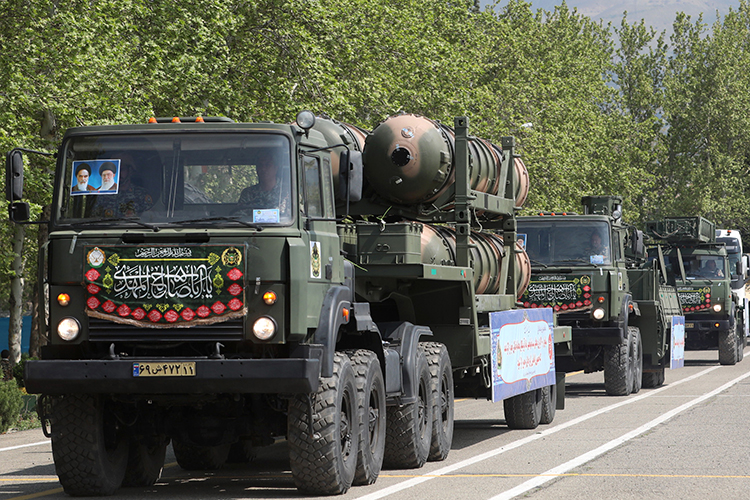 И Россия, и Китай поставляют Ирану и сведения разведки, и вооружение, в том числе и средства ПВО, и ударные дроны, осознавая, что Иран хоть и не является прямым союзником, но его показательное избиение точно добра не принесет