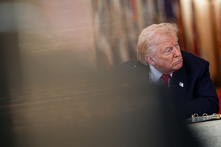 Американский президент Дональд Трамп призывает к смене режима в Иране, но вот заявления высокопоставленных чиновников администрации разнятся