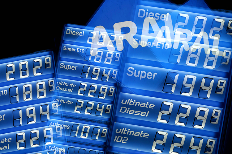 «100 долларов за баррель, это, безусловно, прекрасно для России. А вот если больше и дольше, тогда это грозит определенными рисками»