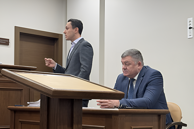 Представители КОСа Кирилл Кокрин (слева) и Дмитрий Чепуренко (справа) настаивают: никакого права на конвертацию акций якобы и не существовало априори