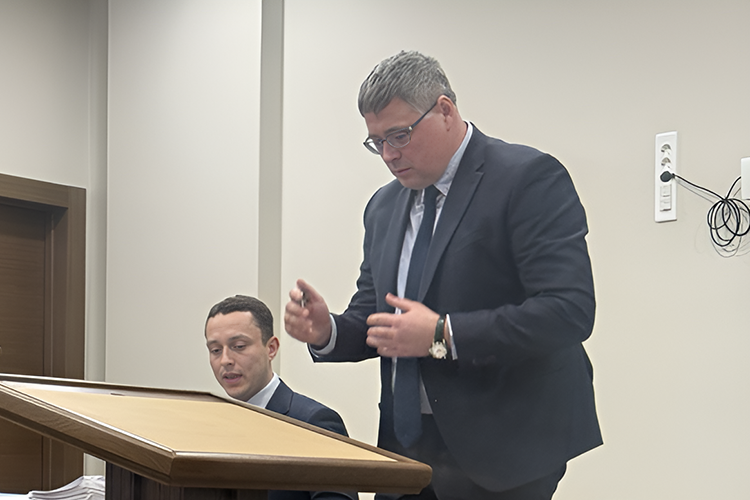 «Где уполномоченный представитель, который транслировал бы позицию регулятора?» &mdash; удивлялся Алексей Костоваров (справа)