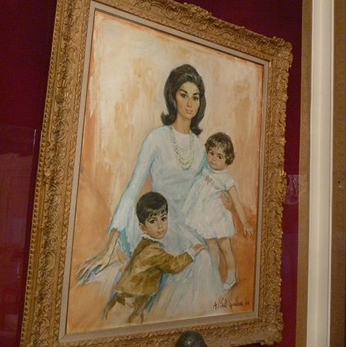 Живописный портрет императрицы Фарах Пехлеви с детьми