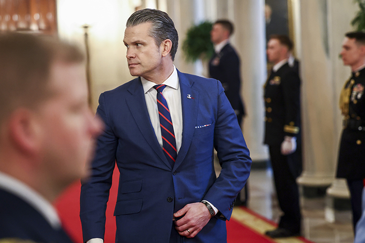 «Очевидно, что Хегсет обещал Трампу: с Ираном все будет быстро, ярко, победно. Теперь у него нет другого выхода, кроме как повышать ставки»