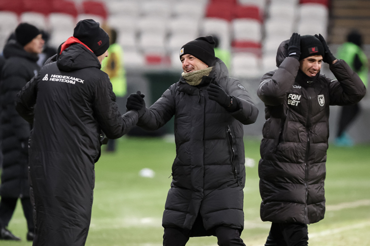 Первые два матча Артиги &mdash; снег в Каспийске, мороз в Казани