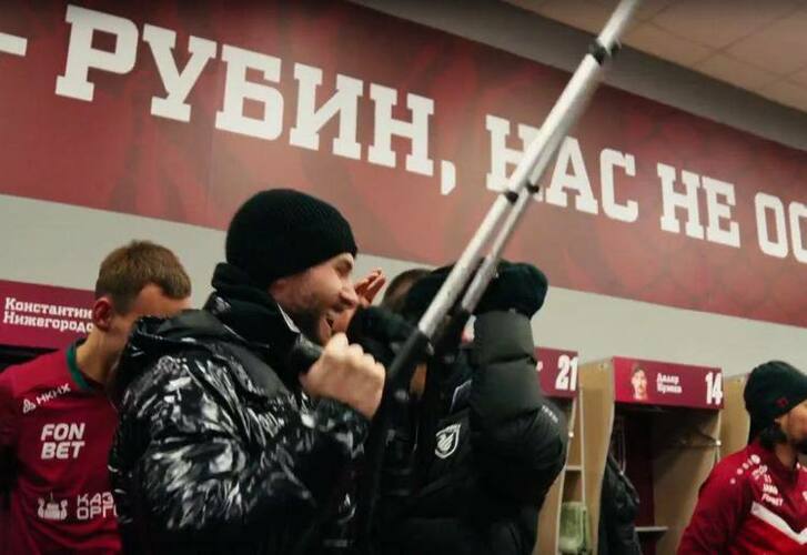 Дардан Шабанхаджай неожиданно появился с костылями