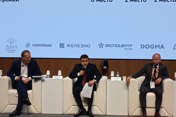 Никита Стасишин был строг, словно школьный учитель в классе нерадивых, но внимающих его слову младшеклассников