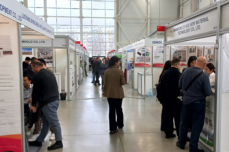 Многообразием витрина не блистала. Навскидку около 70% выставочных площадей заняли компании, занимающиеся производством и обработкой стекла