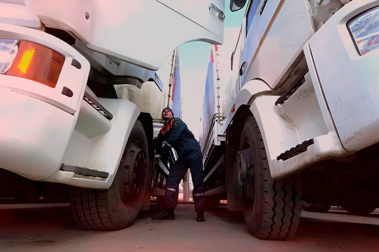 Рынок разгрузился: как ставка ЦБ и запреты «китайцев» режут продажи «КАМАЗов» и Shacman