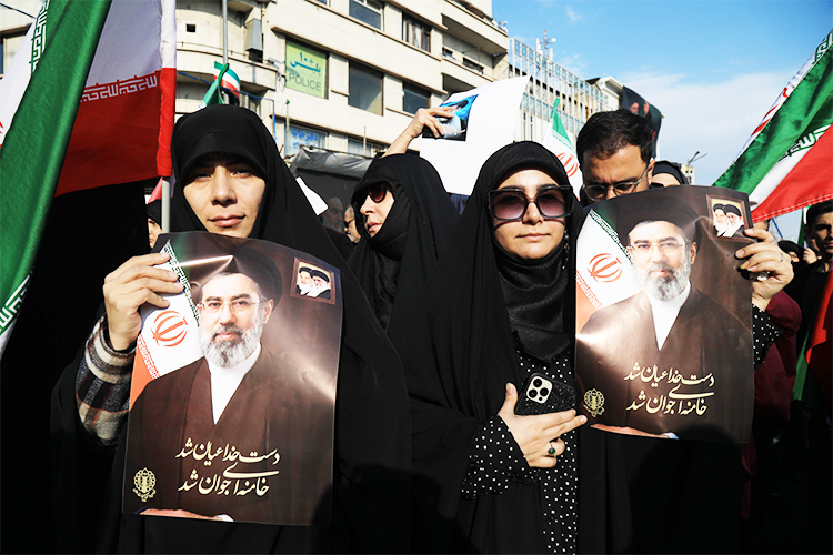 Совет экспертов Ирана избрал новым верховным лидером страны сына убитого Али Хаменеи &mdash; Моджтабу Хаменеи