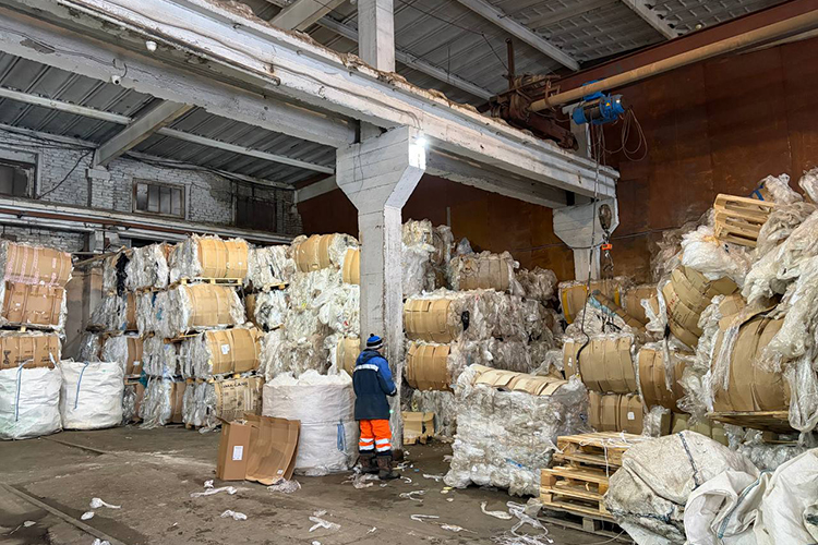 Ошибочно думать, что при высоких ценах закупки на картонных фабриках у сборщиков вторсырья растет маржа, предупредил совладелец казанского ООО «Экоград»