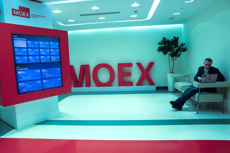 Если в 2024 году акционеры получали 98,7 рубля на акцию, то в этом, скорее всего, будет 32,7 рубля