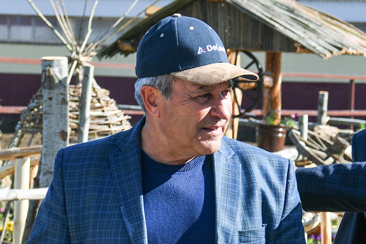 Нафик Хусаинов: «Давайте преувеличивать не будем, пока все нормально &mdash; как работали, так и работаем. Вот только цена очень низкая на молочку и зерно»