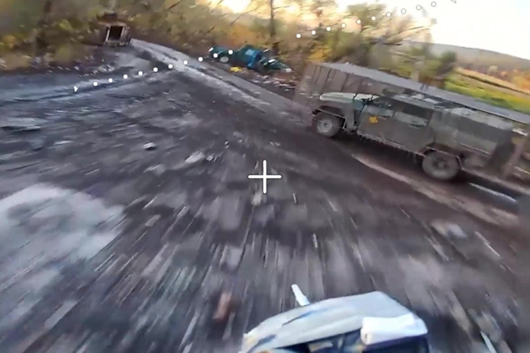 «Сейчас весь город Купянск &mdash; это, условно, одна большая серая зона, в которой периодически происходят боестолкновения между нашей и украинской пехотой, на которую еще и охотятся БПЛА с обеих сторон»