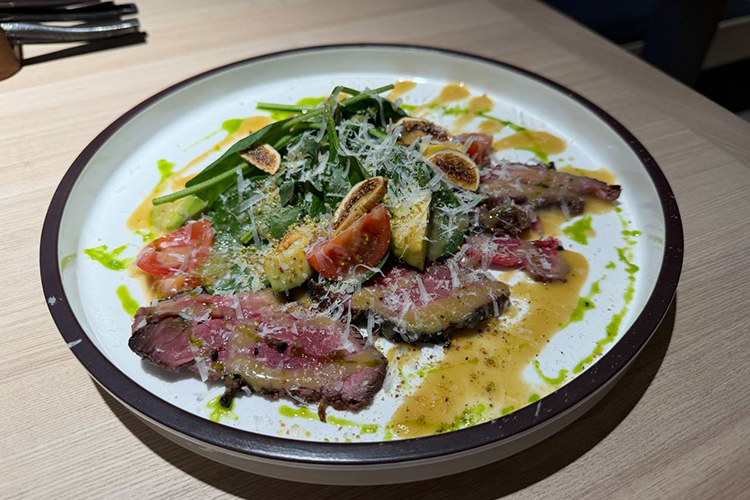 Салат с ростбифом