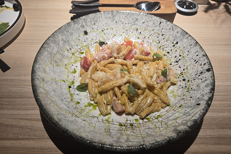 Казаречче из чечевицы с креветками и томатами