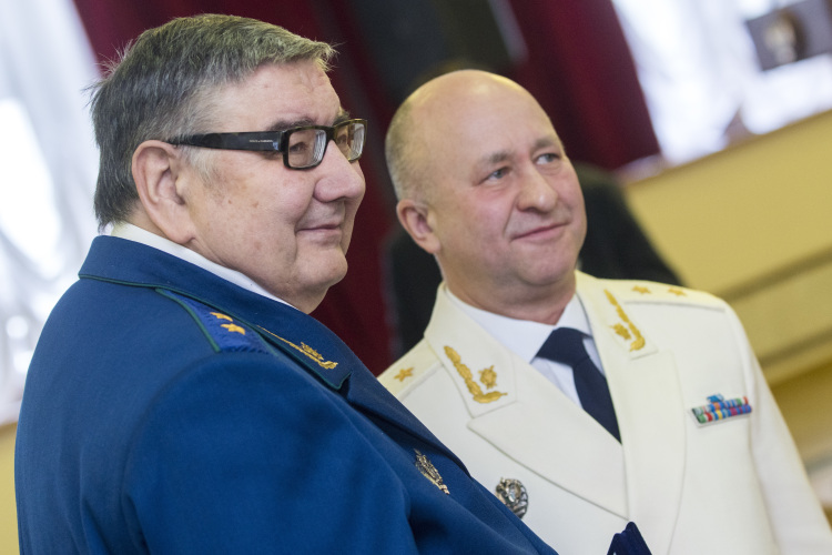 Посохов практически всю свою карьеру построил на службе в надзорном ведомстве, он работал при Кафиле Амирове (слева), Илдусе Нафикове (справа)