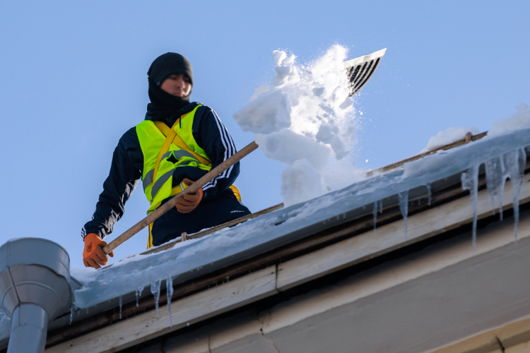 Инсайдер – промышленный альпинист: «Чистили крышу одной известной бизнес-леди. До сих пор должна 40 тысяч!»