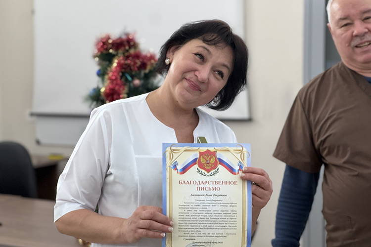 Старшая медсестра Лилия Хасаншина, оказалось, сама уже пару лет как помогает людям безвозмездно, а еще на СВО у нее служит сын