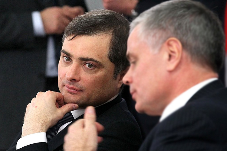 По мнению автора канала Юрия Котенка, Владислав Сурков оставался в памяти многих как один из тех, кто расчетливо и планомерно «сливал» «Русскую весну»