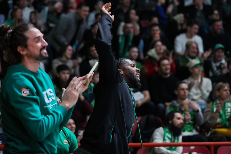 Встречу пропускали два лидера УНИКСа &mdash; Швед и Рейнольдс