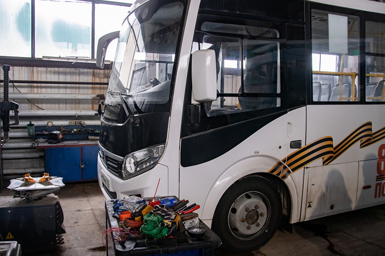 На партию автобусов в Бугульме в настоящее время смонтированы новые комплекты системы зажигания, свечи с увеличенным зазором электрода и новой программой блока управления