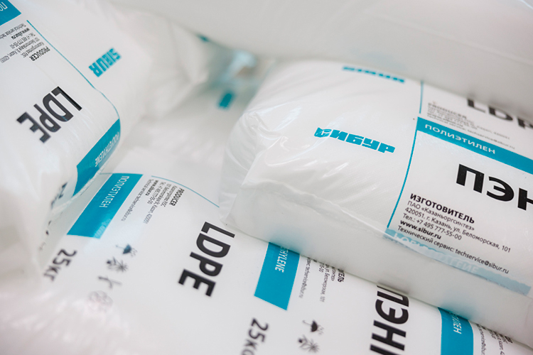 Лидерами по снижению цен по итогам прошедшего года явились полиэтилен (ПЭ), полистирол (ПС) и поливинилхлорид (ПВХ) &mdash; минус 13-15%