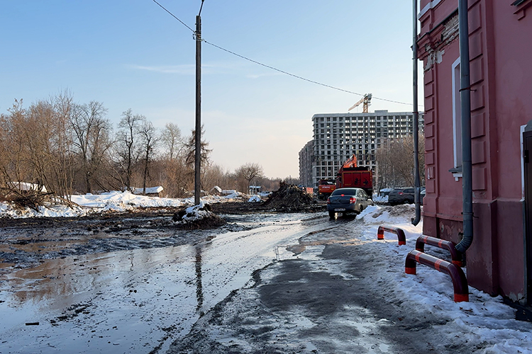 «Очень строго, отмеряют 30 метров и ни шагу влево-вправо»