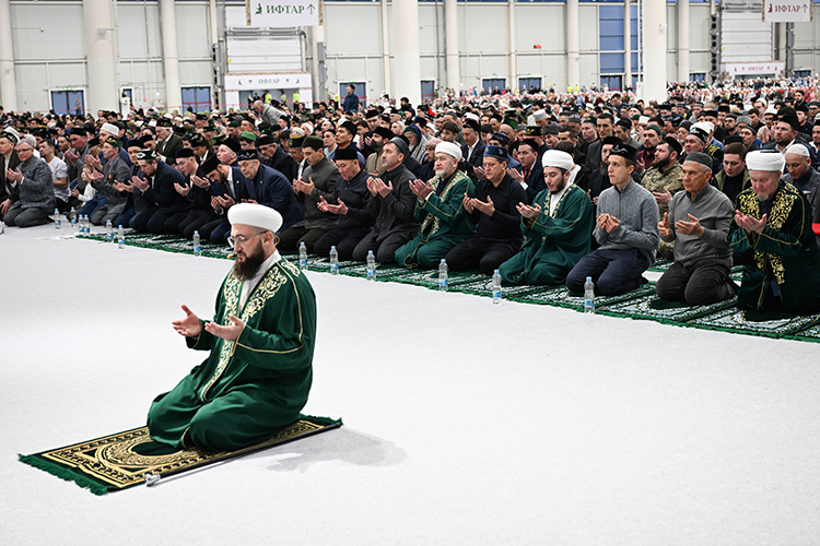 «Рамадан помогает приблизиться к нашим духовным целям»: Казань отметила XIV республиканский ифтар