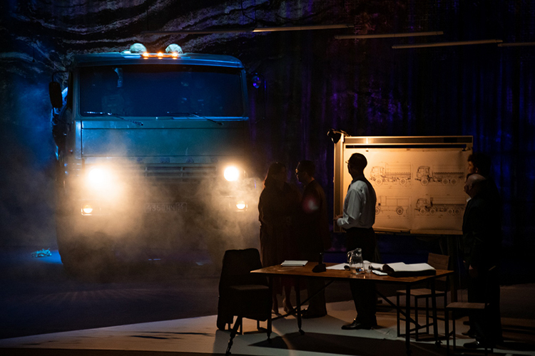 Разворачиваются сцены разбора полетов