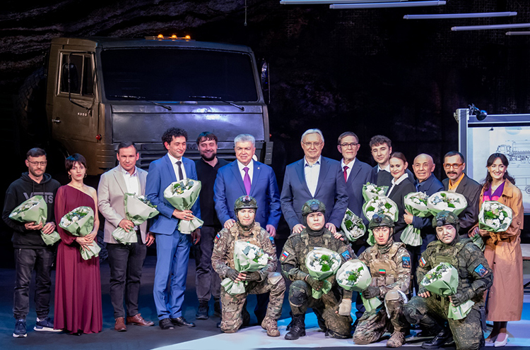 Когогин такой молодой, СВО и «КАМАЗ» на сцене: весь бомонд Челнов – на постановке к юбилею грузовика