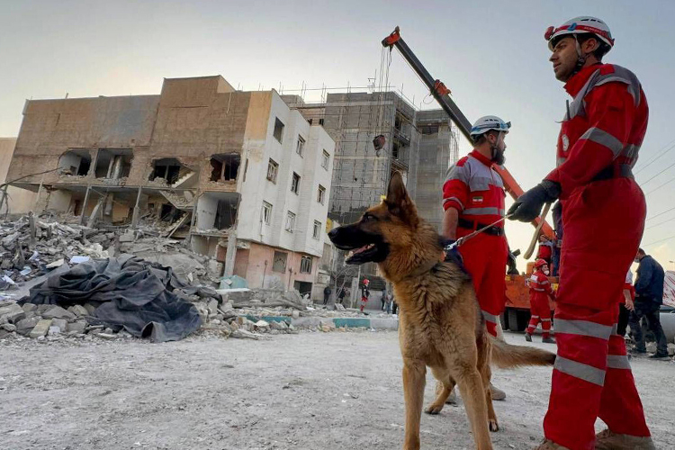 Израильские военные нанесли серию массированных ударов по иранской столице, сообщила армейская пресс-служба