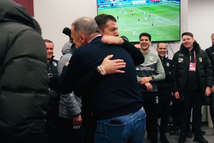 Сафиуллин обнял Артигу