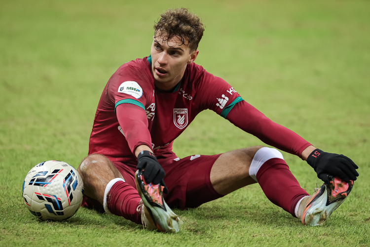 Воробьёв столкнул Рожкова и прокричал ему: «Вставай!»