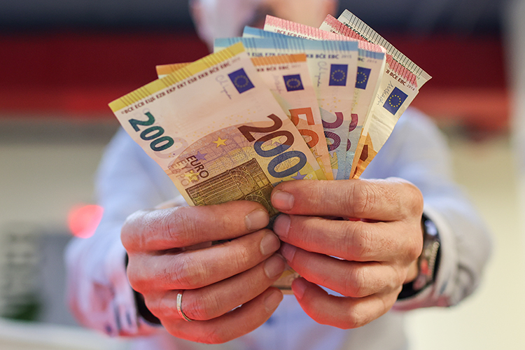 Победа в борьбе за «наличную свободу»: о референдуме в Швейцарии