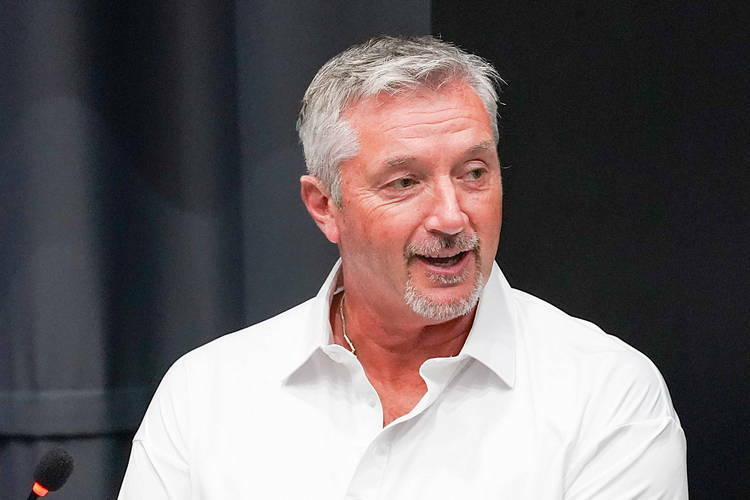 Тони Кукоч в 2023 году. Сейчас он живет в Чикаго и играет в гольф