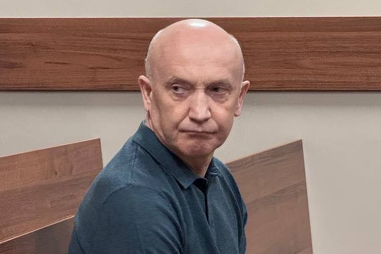 «Обширные связи он утратил»: начальника отдела ЖКХ кабмина отдали под суд