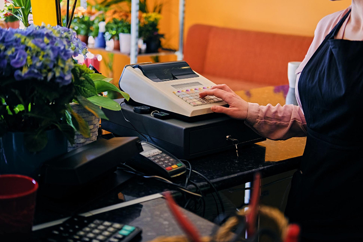 Если бизнес будет по-прежнему нарушать правила применения техники, размер штрафов может составить 10 млрд, заявил замглавы минфина России Алексей Сазанов