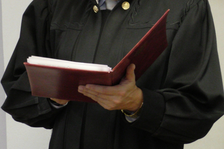 Конституционный суд обращает внимание на право гражданина не свидетельствовать против себя (гарантии статьи 51 Конституции России)