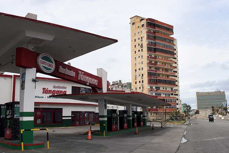 «Очень трудно не только с топливом для самолетов, но и вообще с топливом: нет бензина, дизеля»