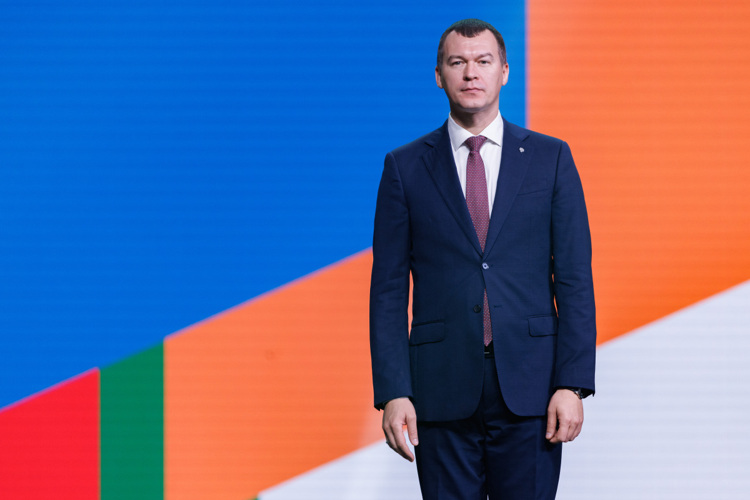 Ранее Дегтярев доверял федерации людям из бизнесмена. Теперь речь о политике