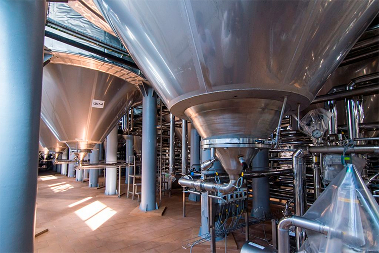 По мнению экспертов, «Балтике» нужны были не столько производственные линии по разливу пива, сколько мощности по переработке солода этих предприятий