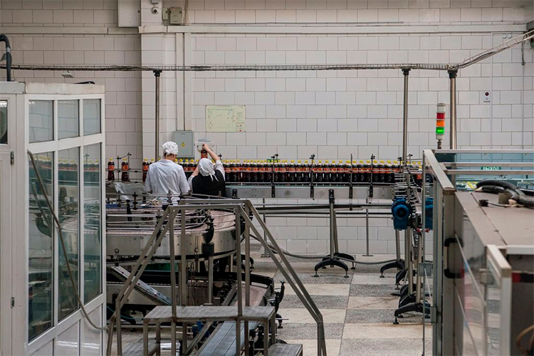 Завод ежегодно выпускает до 10 млн декалитров пива, 1,3 млн дал кваса, а также по 1 млн дал безалкогольных напитков и питьевой воды