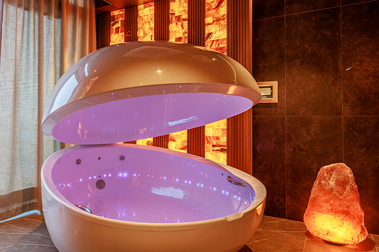 Гордость SPA‑комплекса &mdash; отдельные кабинеты для массажных и комплексных ритуалов с флоат-камерой, сауной и душем, проведения гидротерапии «Душ Виши» и SPA уходов за телом на теплом мраморном столе