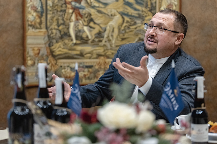 Раил Фазулзянов: «В разных странах все по-разному: где-то может не устроить форма бутылки &mdash; тогда нужно договариваться. Где-то меняешь упаковку, где-то убеждаешь партнера, а где-то на это вообще не обращают внимания»